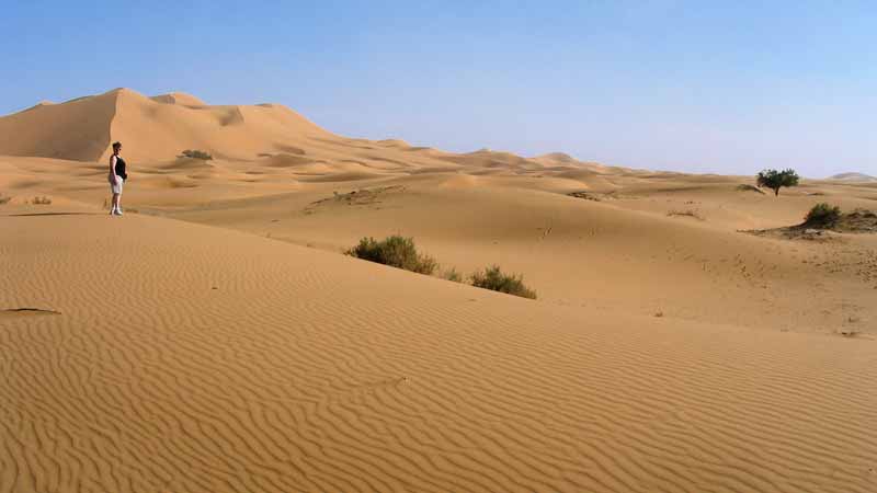 Merzouga : Monique en route vers la Grande Dune