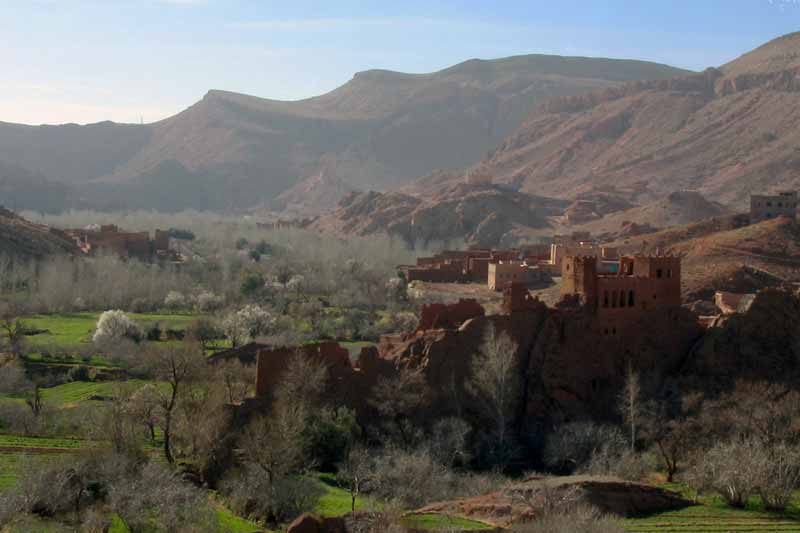 Ksour en ruines au dessus de la vallée