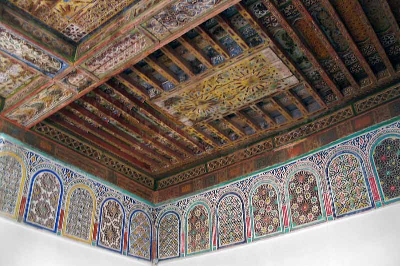 Plafond en poutres de cèdre peintes
