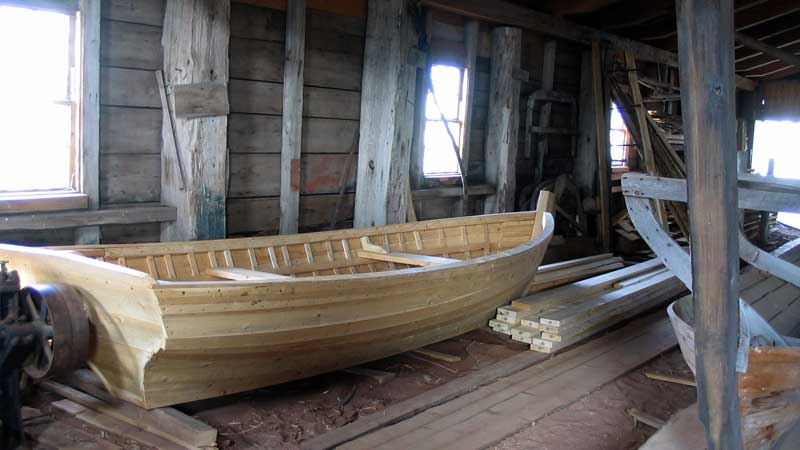Paspebiac : l'atelier de construction des barques
                de pêche