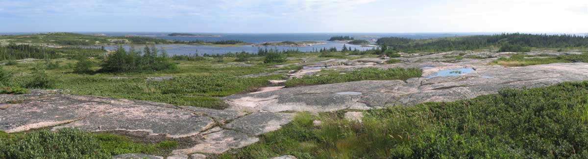 Panorama sur la côte rocheuse