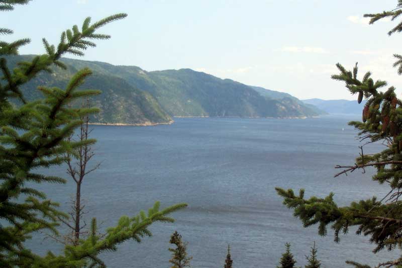 Cap-Trinite-panorama-sur-le-Saguenay-en-aval-depuis-la-statue