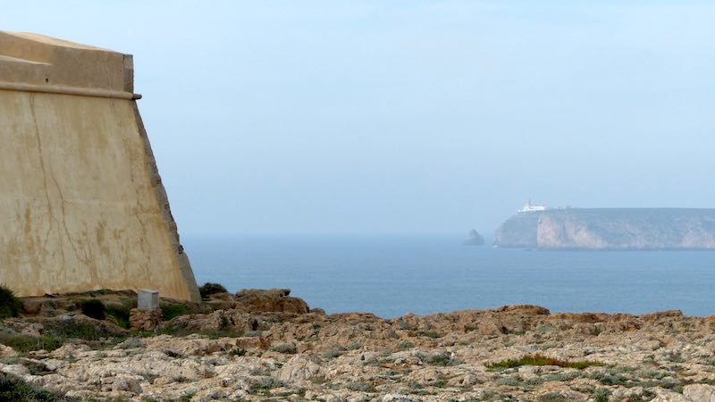 Ponta de Sagres : la forteresse et le Cabo de Sao
              Vincente