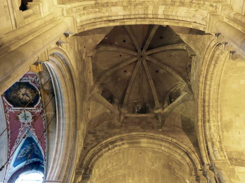 Lisboa : coupole de la croisée des transepts de
                    la Se