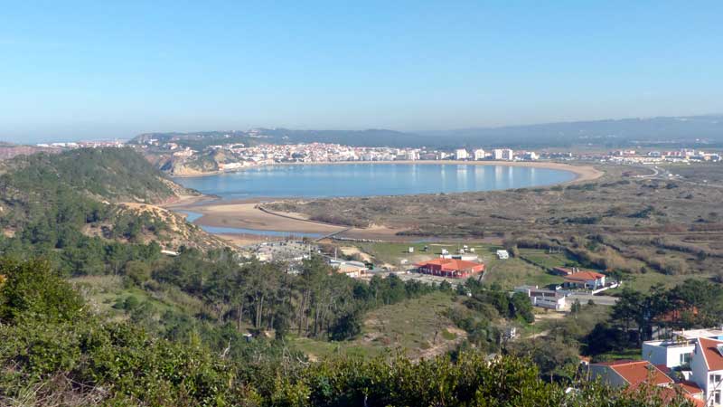 Sao-Martinho-do-Porto-depuis-le-miradouro-de-Salir