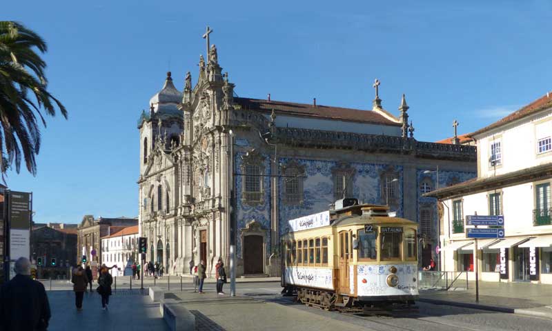 Igrejas do Carmo e das Carmelitas et tramway
                    ancien