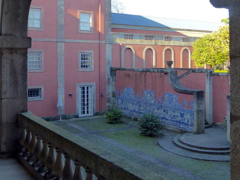 Museu-Suares-dos-Reis-cour-et-jardin