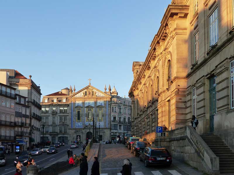 Devannt la gare Sao Bento et l'église dos
                    Congregados