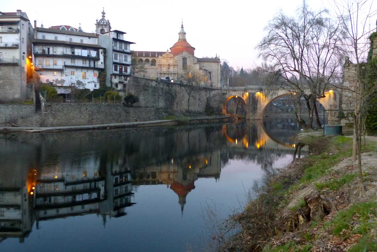 Amarante autour du Ponte Sao Gonçalo, le couvent et
            l'église