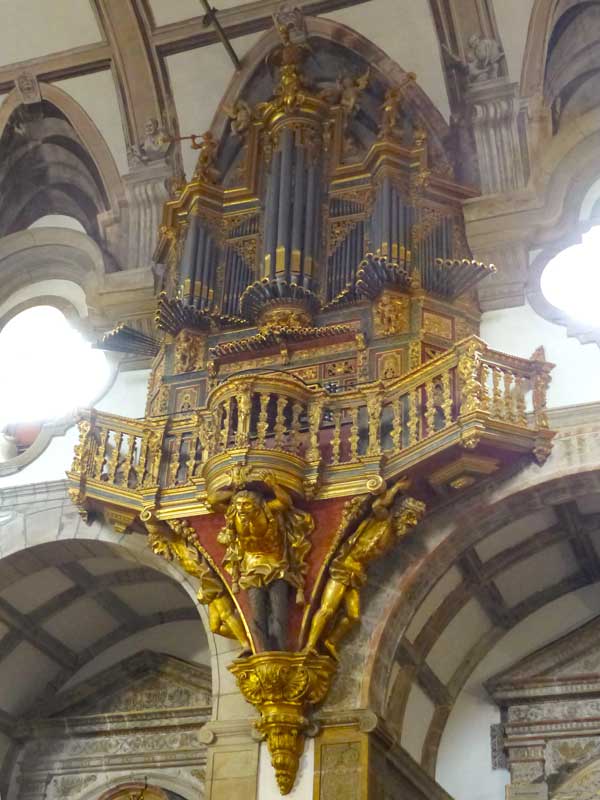 L'orgue VXIIe dans l'igreja do mosteiro Sao
                  Gonçalo
