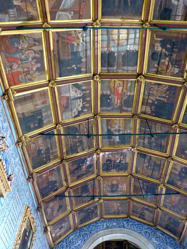 Plafond à caissons peints de Nuestra Senora do
                  Terço