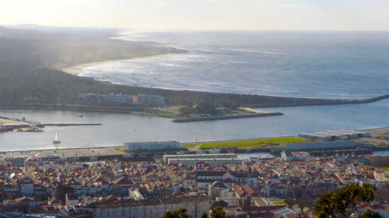 Viana-do-Castelo-le-port-en-montant-sur-le-mont-Santa-Luzia