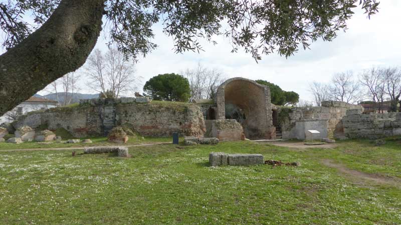 Paestum : entrée de l'amphithéâtre