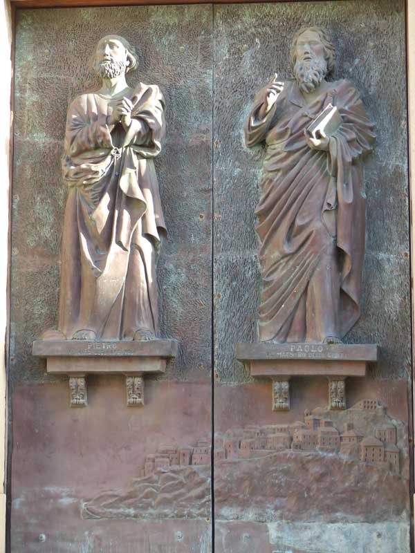 Agropoli : portes en bronze de l'église des
                  Saints Pierre et Paul