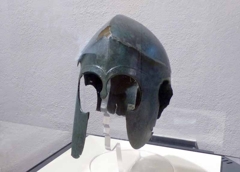Vibo-Valentia-Museo-Archeologico-Nazionale-casque-grec