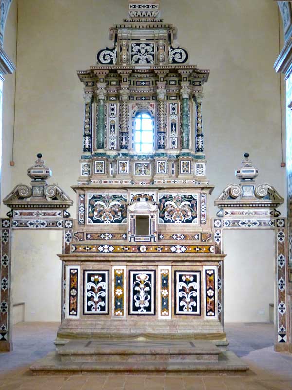Gerace-autel de la
                    chiesa-San-Francesco-d'Assisi