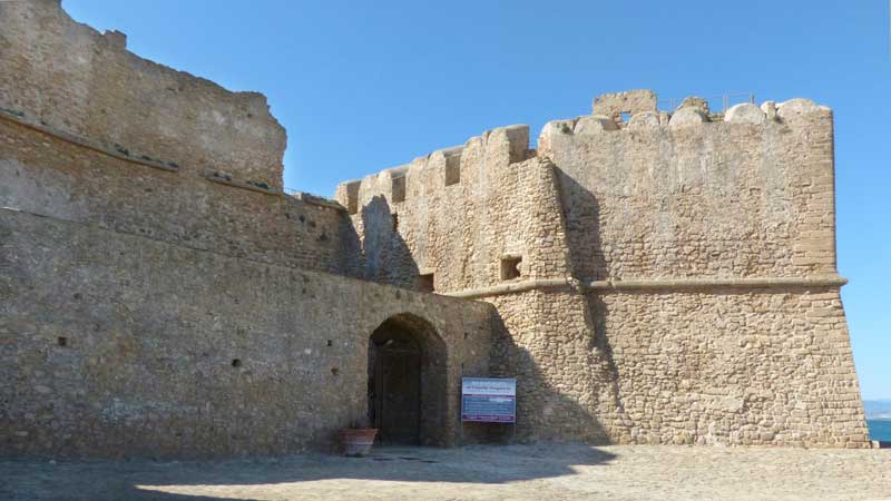Le-Castella : la porte du castello aragonese
