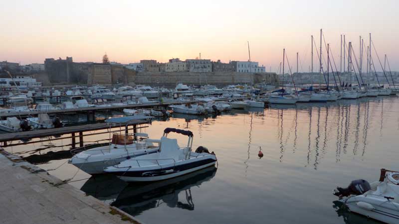 Crépuscule sur le port d'Otranto