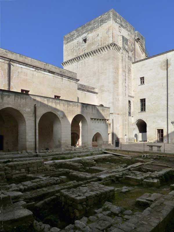 Lecce-interieur-du-castello