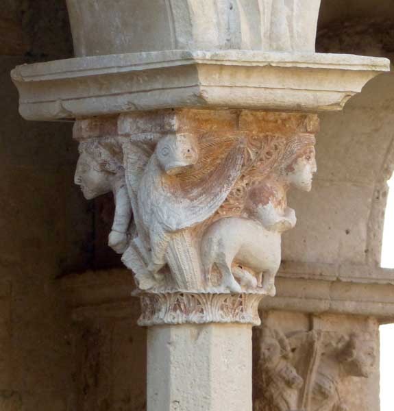 Santa Maria di Cerrate chapiteau du cloitre