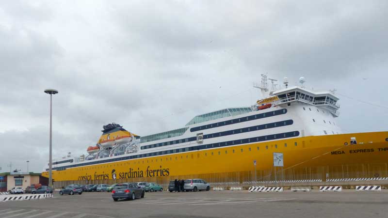 Mon ferry
            au quai de Porto Torres