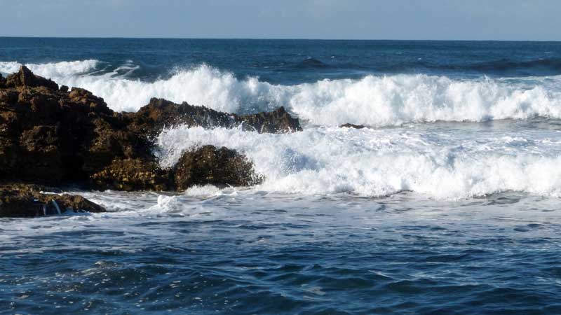 imags-20-01/191228-25-Argenteria-vagues-sur-les-rochers.jpg