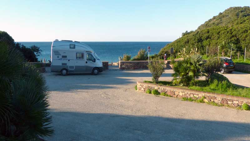 Bivouac devant le restaurant La Speranza