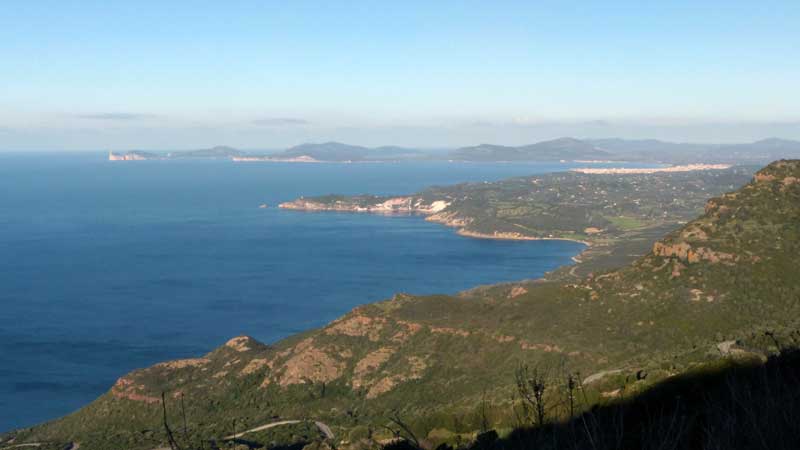 Le golfe de Porto Conte depuis la route
                      montant à Villanova Monteleone