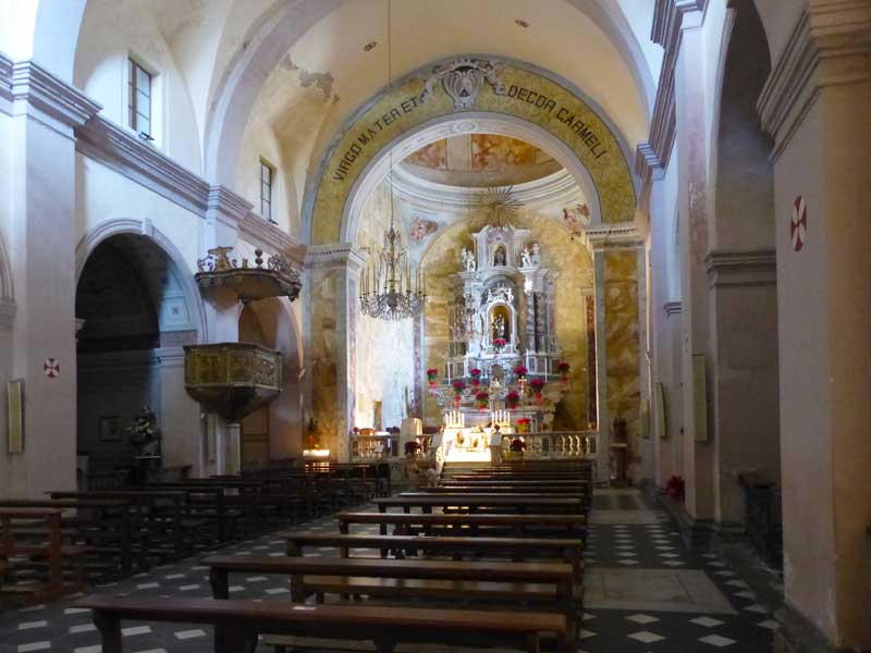 Nef de la Chiesa dei Carmina