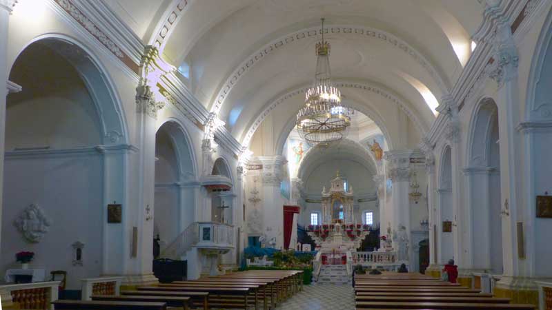 Nef de la Basilica di
                            Santa-Maria-della-Neve