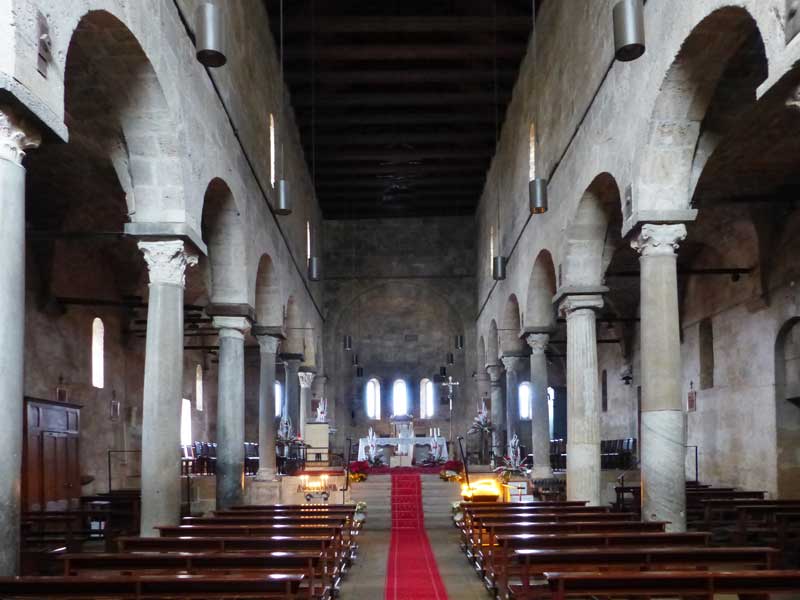 Nef de la cathédrale Santa Giusta