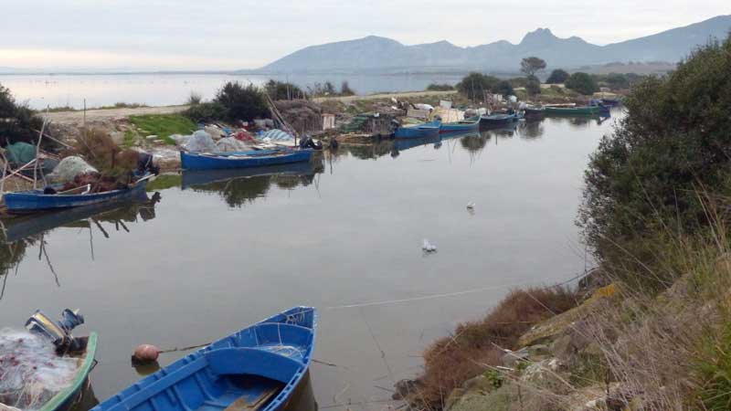 Antonio di
            Santad : port de pêche à côté du pont barrage