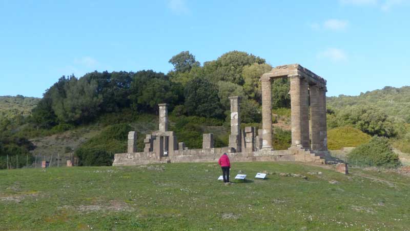 Le temple d'Antas au fond du vallon