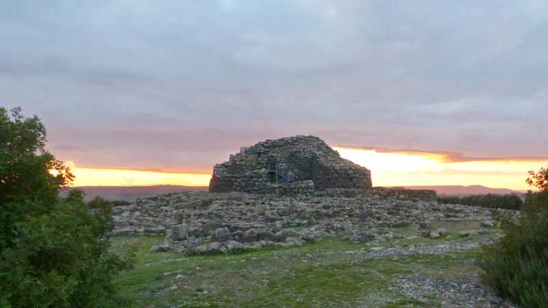 Barumini complexe Su Nuraxi au crépuscule