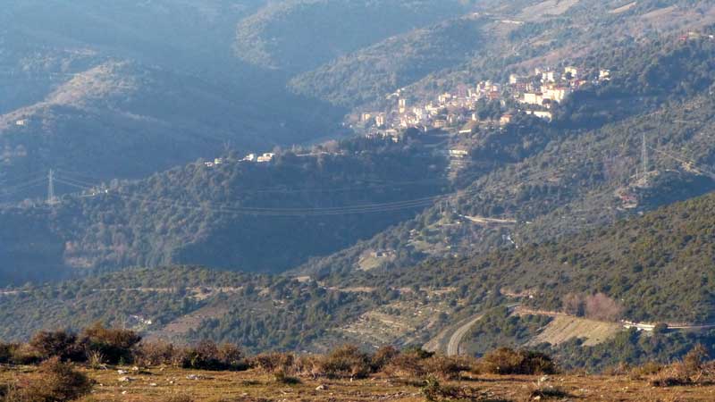 Village-dans-la-montagne