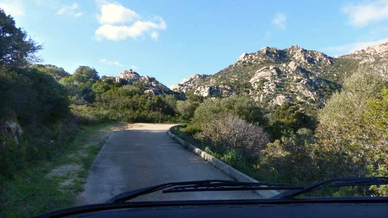 Sur la petite route menant au Nuraghe Cabu-Abbas