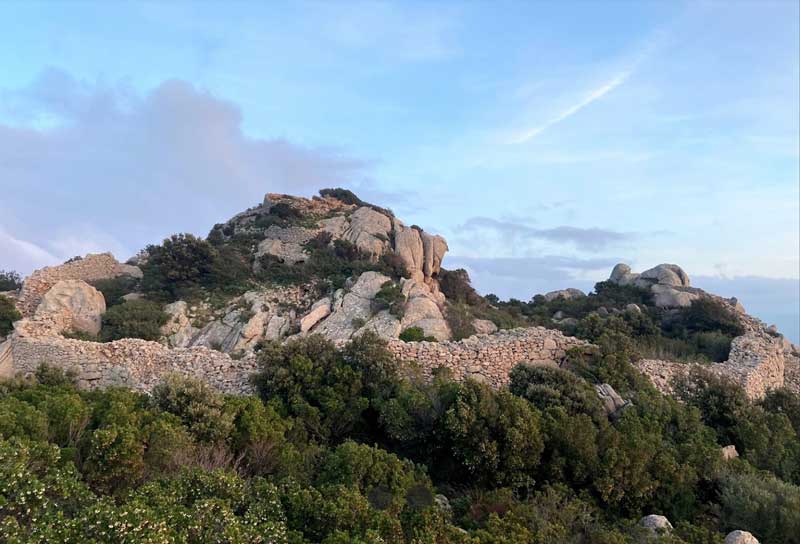 Cabu-Abbas-Nuraghe-Riu-Mulinu-l'enceinte-rapprochee