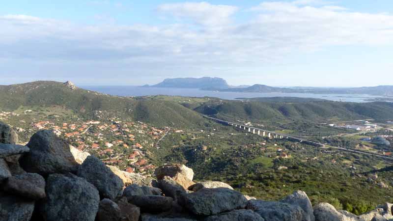 Depuis Nuraghe-Cabu-Abbas vue vers la
                          mer