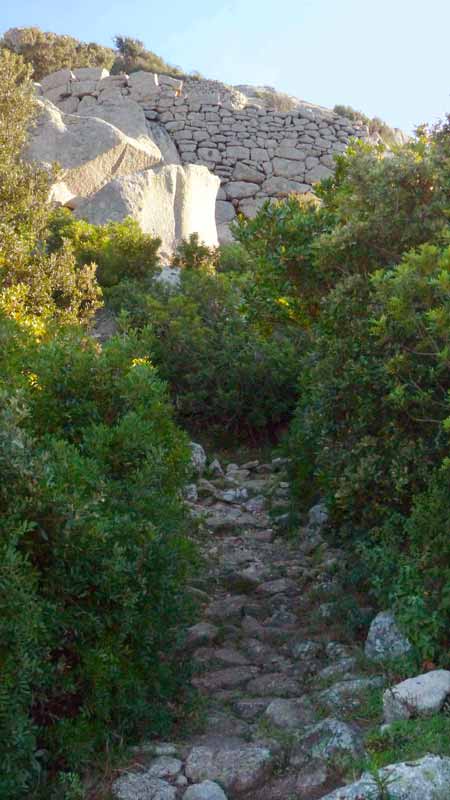 Mur d'enceinte en pierre sèche