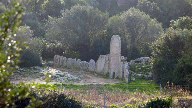 Tombe de géants de Coddu Ecchju