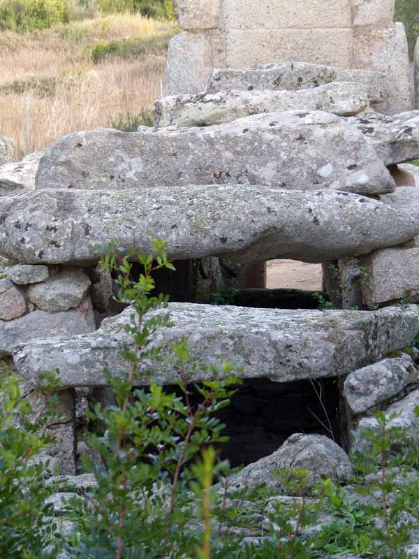 Coddu Ecchju : le couloir vu de l'arriere