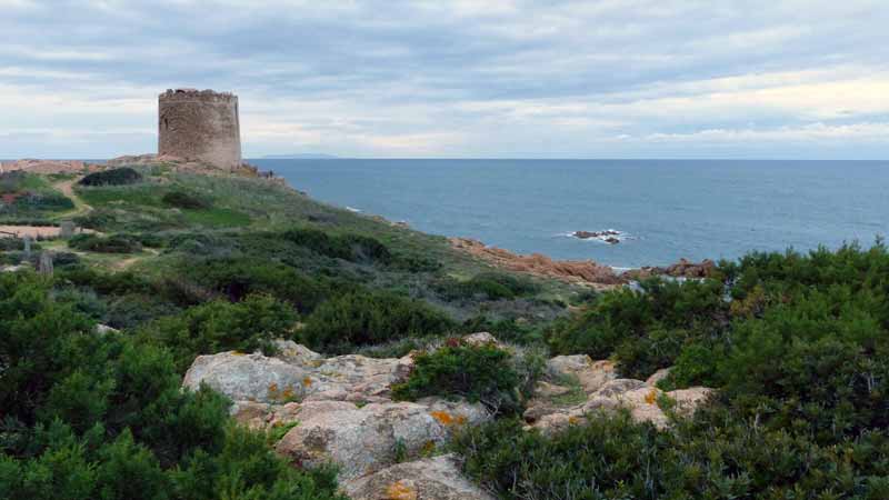 Isola Rossa : la tour espagnole du XVIème