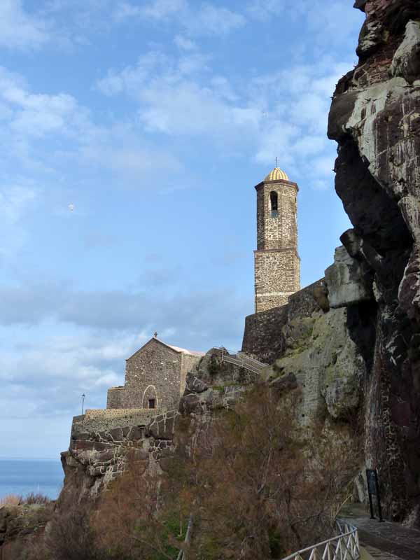 Castelsardo-cathedrale-San-Antonio-Abate-sur-son-promontoire