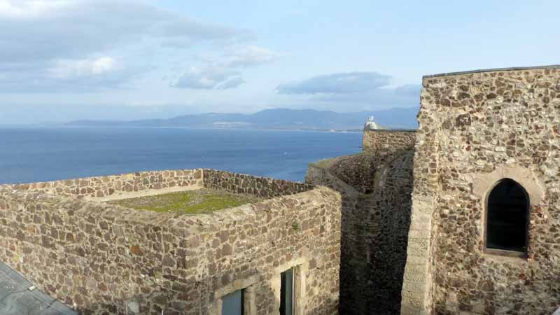 Castelsardo-vue-vers-l'est-depuis-la-terrasse-du-chateau