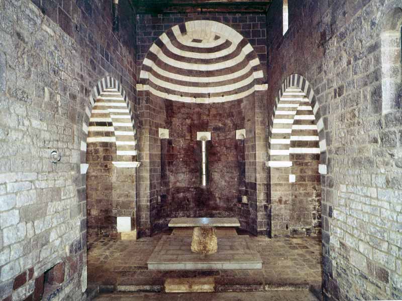 Intérieur de San-Pietro di Simbranos