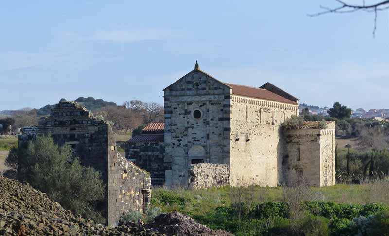 San-Michele-di-Salvenero-au-loin-derriere-un-chantier