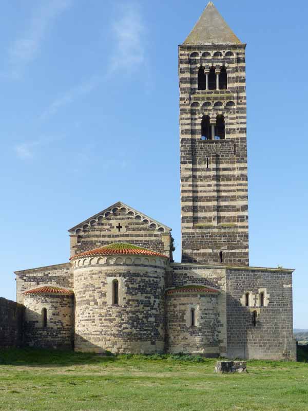 Santissima
                      Trinita di Saccargia : abside de l'abbatiale