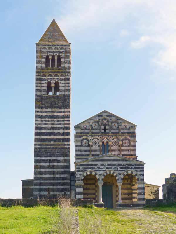 Santissima Trinita di Saccargia : facade