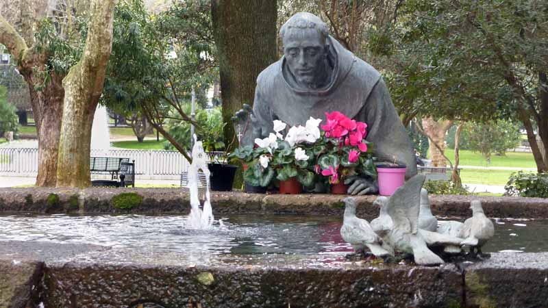 San-Francisco-parle-aux-oiseaux-dans-le-Giardini-Publici