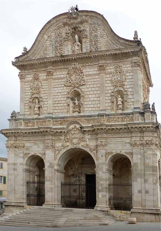 Sassari : portail XVII ème baroque espagnol de
                    la cathédrale di S. Nicola